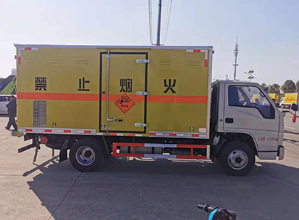 卫滨爆破器材运输车